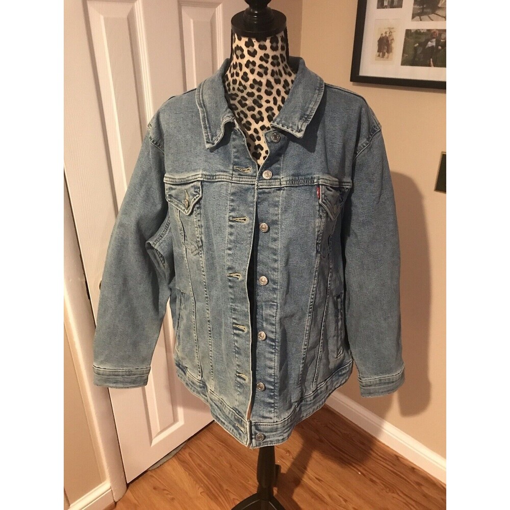 Levi's Women's Plus Size Original Trucker Denim Jacket Size 4X Lighter Blue New